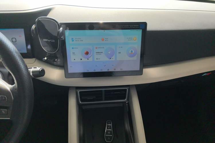 Used BYD Yuan UP 2024 401 km Active Version Audio And AC Panel