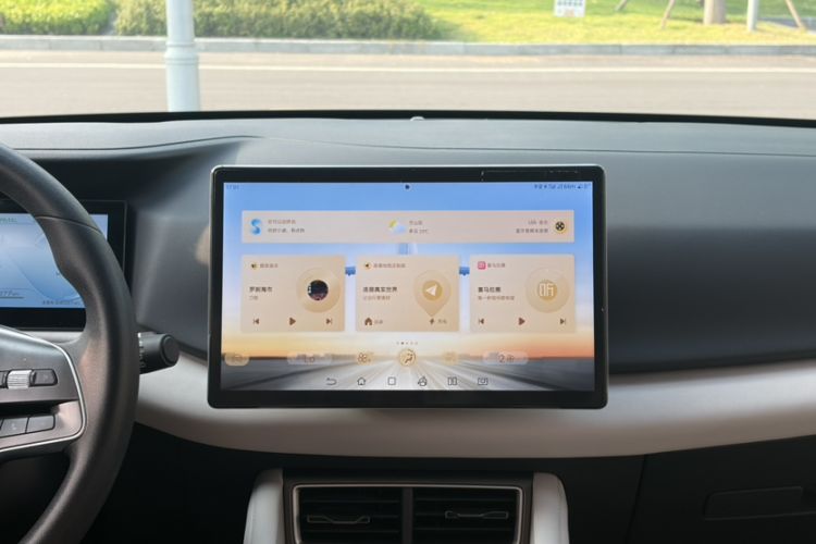 Used BYD Yuan UP 2024 401KM Leading Edition Audio And AC Panel