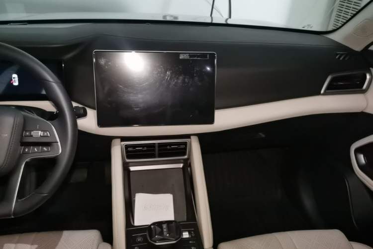 Used BYD Yuan UP 2024 401KM Leading Edition Audio And AC Panel