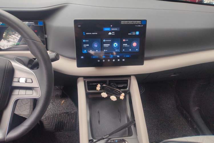 Used BYD Yuan UP 2024 401 km Active Version Audio And AC Panel