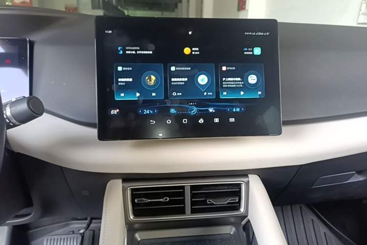 Used BYD Yuan UP 2024 401 km Active Version Audio And AC Panel