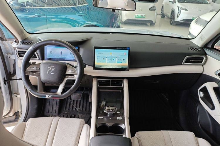Used BYD Yuan UP 2024 401 km Active Version Center Console