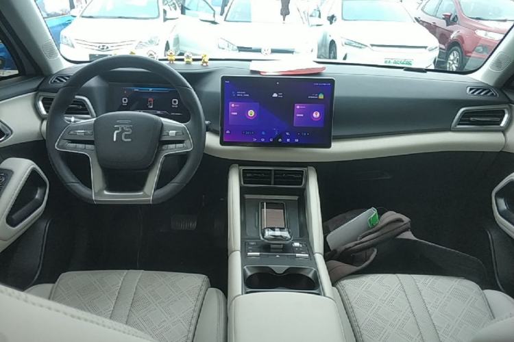 Used BYD Yuan UP 2024 401KM Beyond Edition Center Console