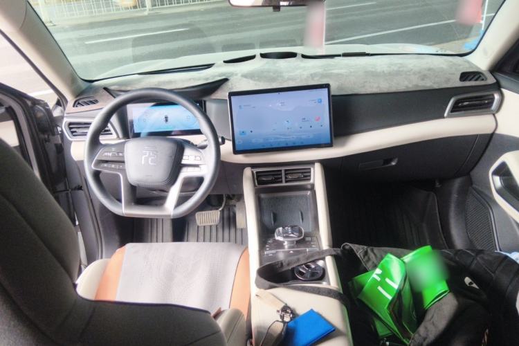 Used BYD Yuan UP 2024 401KM Leading Edition Center Console