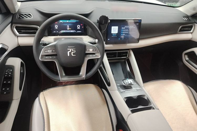 Used BYD Yuan UP 2024 401 km Active Version Center Console