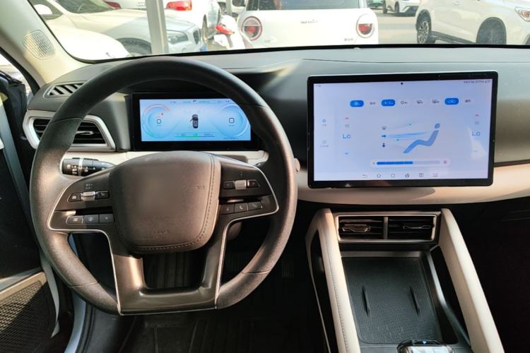Used BYD Yuan UP 2024 401KM Leading Edition Center Console
