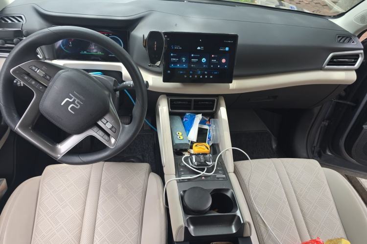 Used BYD Yuan UP 2024 401 km Active Version Center Console
