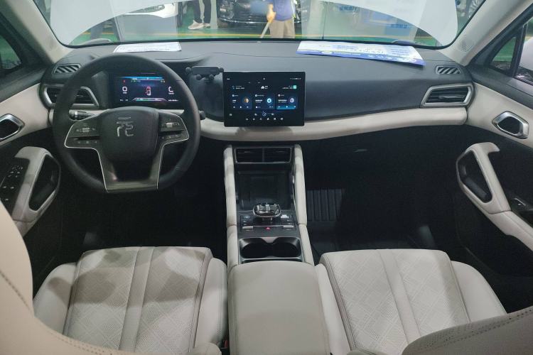 Used BYD Yuan UP 2024 401 km Active Version Center Console