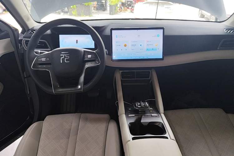 Used BYD Yuan UP 2024 401KM Leading Edition Center Console