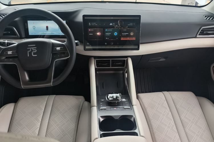 Used BYD Yuan UP 2024 401KM Leading Edition Center Console