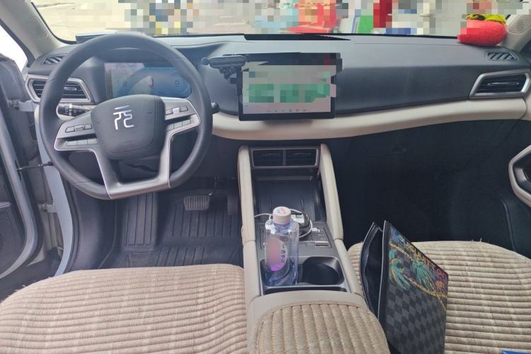 Used BYD Yuan UP 2024 301KM Leading Edition Center Console
