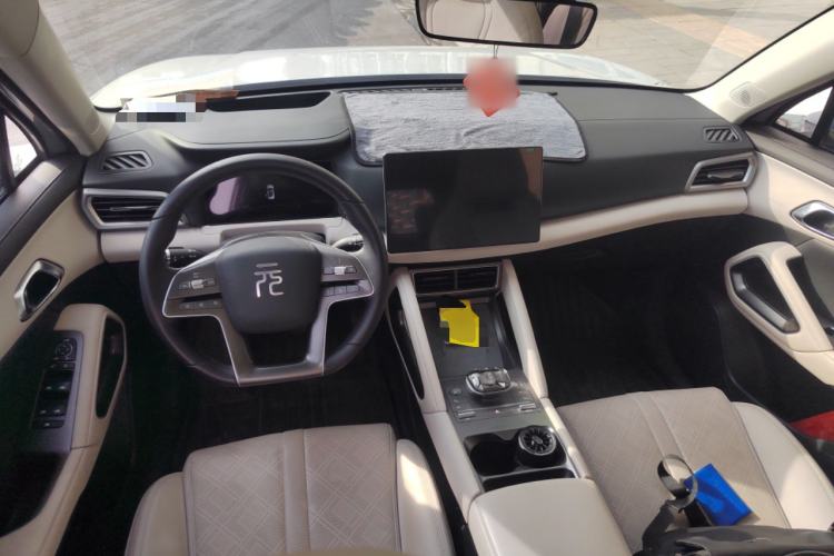 Used BYD Yuan UP 2024 401KM Beyond Edition Center Console