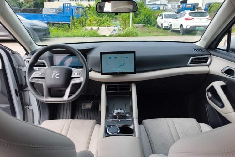 Used BYD Yuan UP 2024 401 km Active Version Center Console