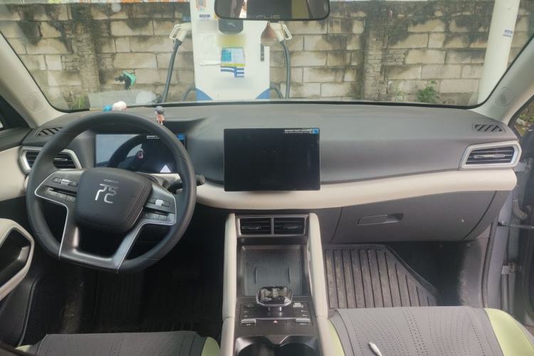 Used BYD Yuan UP 2024 401 km Active Version Center Console