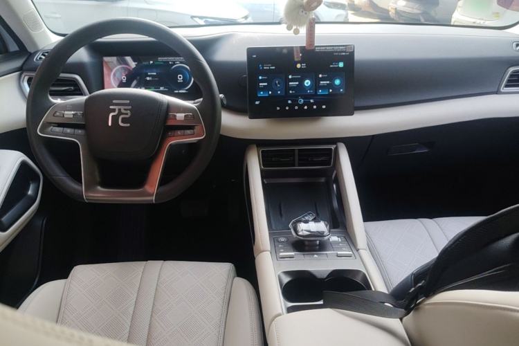 Used BYD Yuan UP 2024 401 km Active Version Center Console