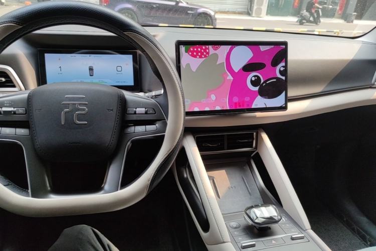 Used BYD Yuan UP 2024 401KM Beyond Edition Center Console