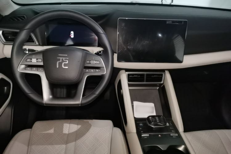 Used BYD Yuan UP 2024 401KM Leading Edition Center Console