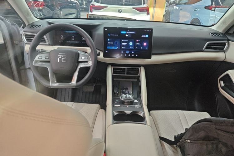 Used BYD Yuan UP 2024 401KM Leading Edition Center Console