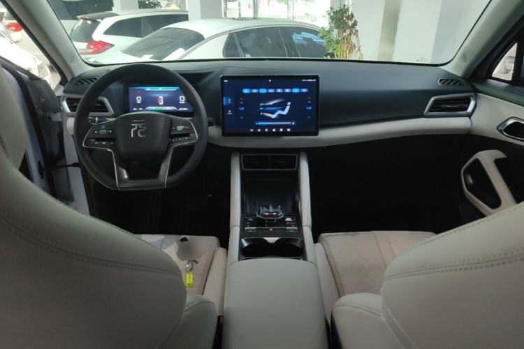 Used BYD Yuan UP 2024 401KM Leading Edition Center Console