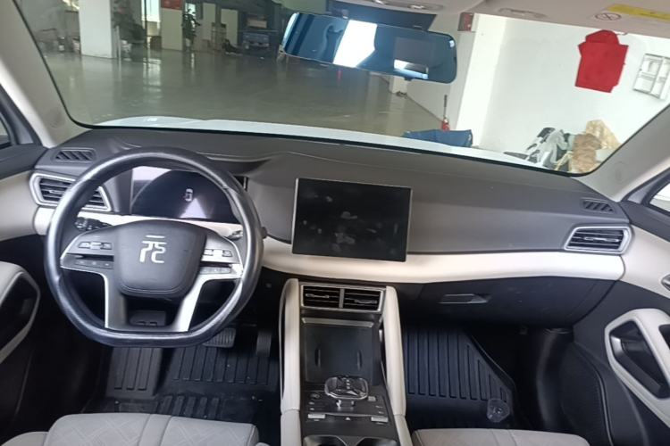 Used BYD Yuan UP 2024 401 km Active Version Center Console