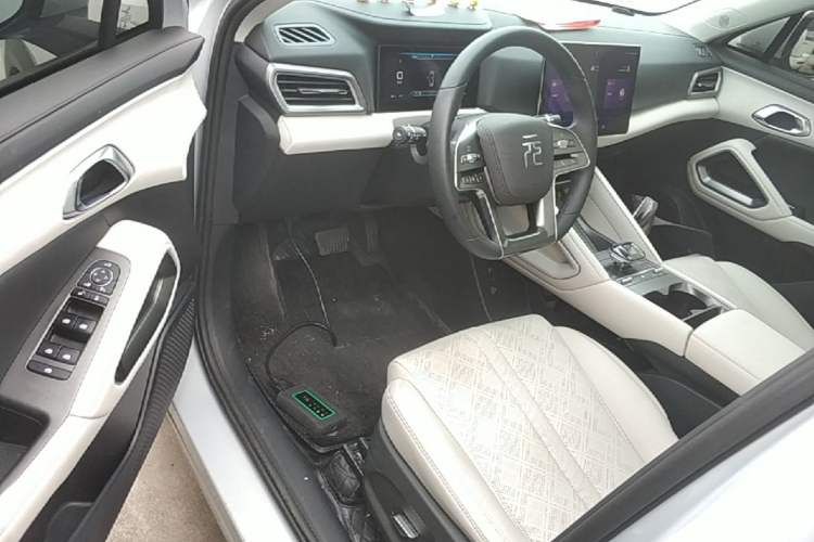 Used BYD Yuan UP 2024 401KM Beyond Edition Driver Seat