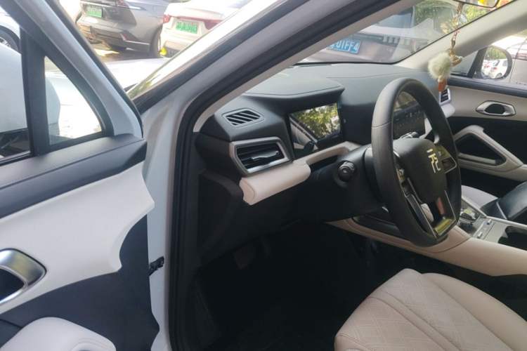 Used BYD Yuan UP 2024 401 km Active Version Driver Seat