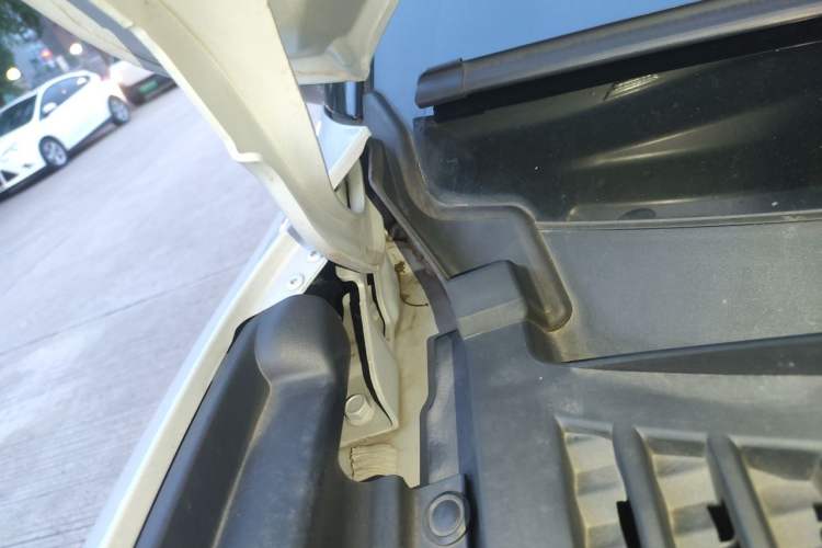 Used BYD Yuan UP 2024 401KM Leading Edition Engine Bay Right