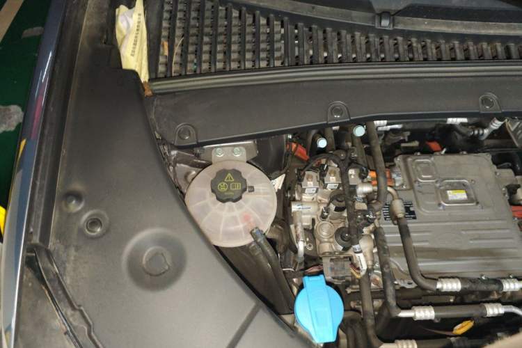 Used BYD Yuan UP 2024 401KM Leading Edition Engine Bay Right