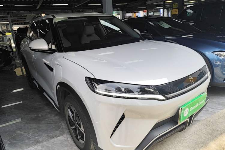 Used BYD Yuan UP 2024 401KM Leading Edition Front Right 45 Deg