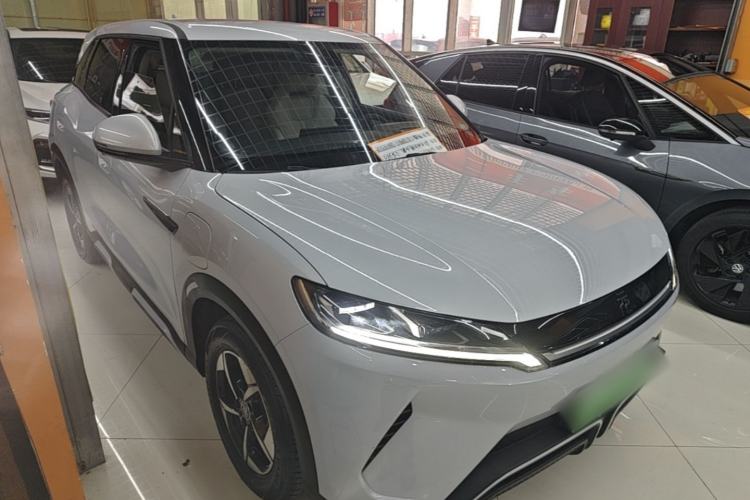 Used BYD Yuan UP 2024 401KM Leading Edition Front Right 45 Deg