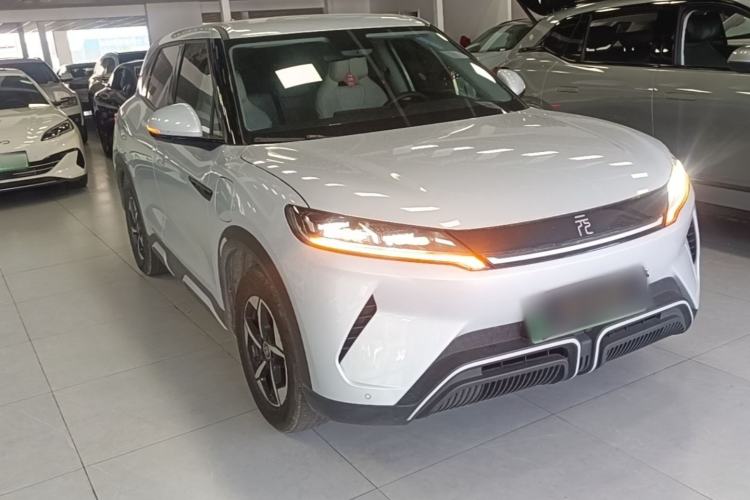 Used BYD Yuan UP 2024 401KM Leading Edition Front Right 45 Deg