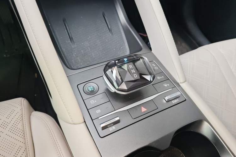 Used BYD Yuan UP 2024 401KM Leading Edition Gear Lever