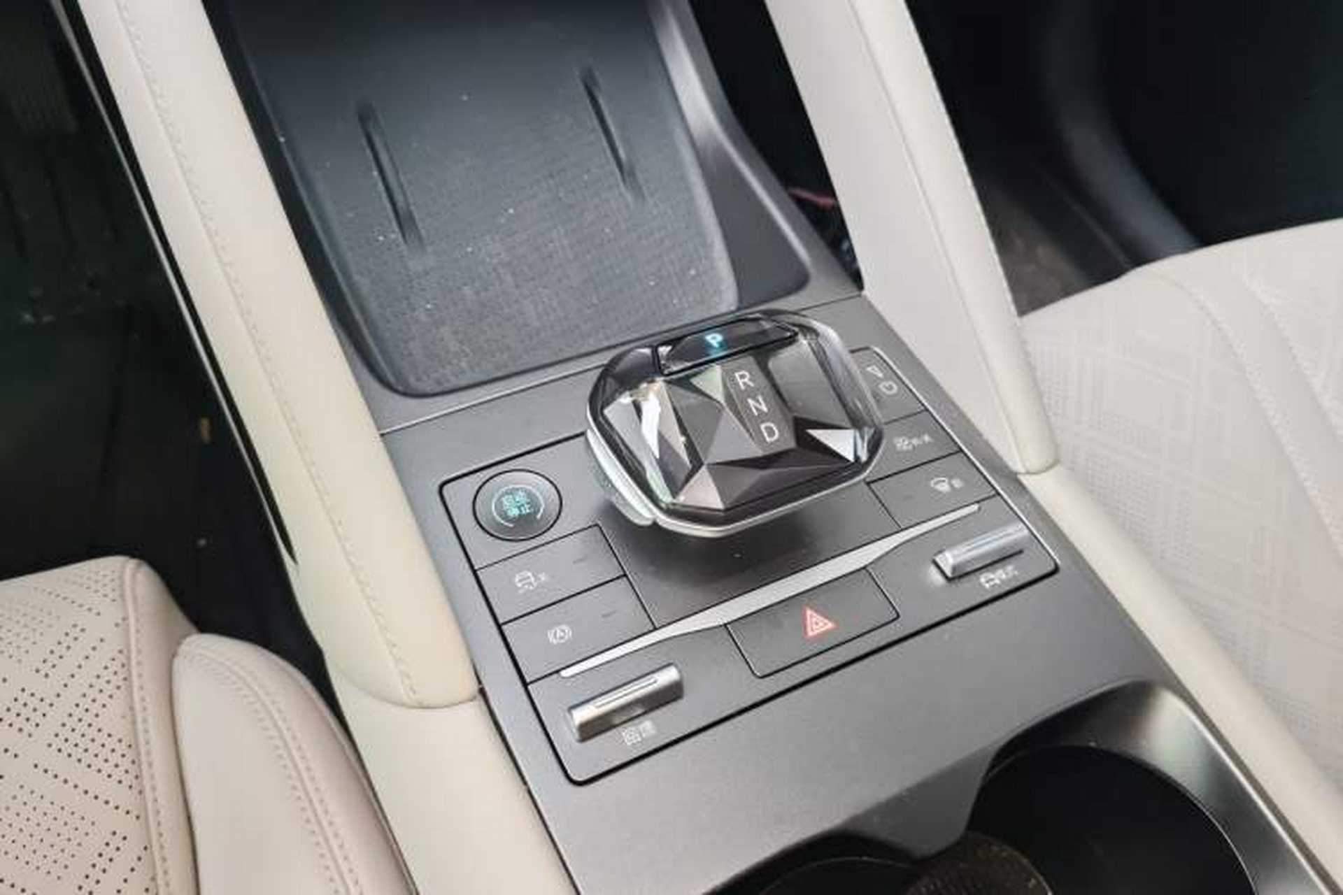 Used BYD Yuan UP 2024 401KM Leading Edition Gear Lever