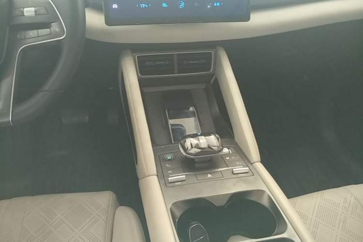 Used BYD Yuan UP 2024 401KM Beyond Edition Gear Lever