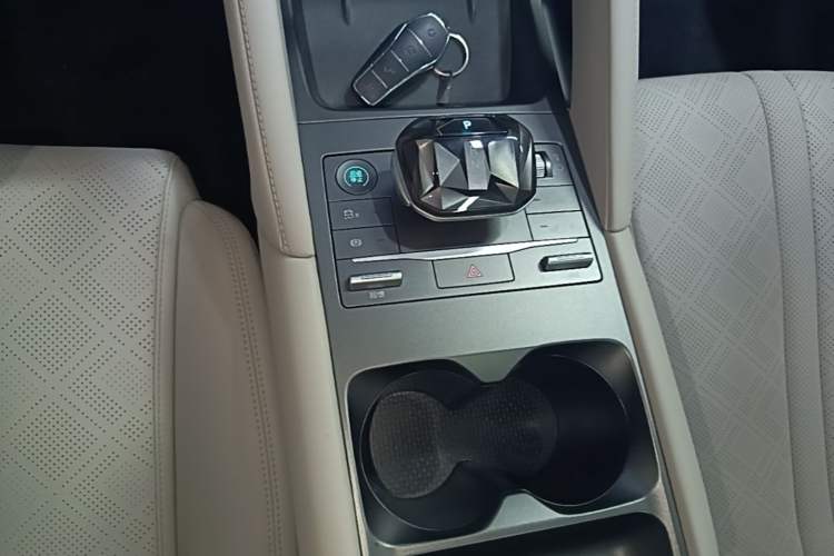 Used BYD Yuan UP 2024 401KM Beyond Edition Gear Lever