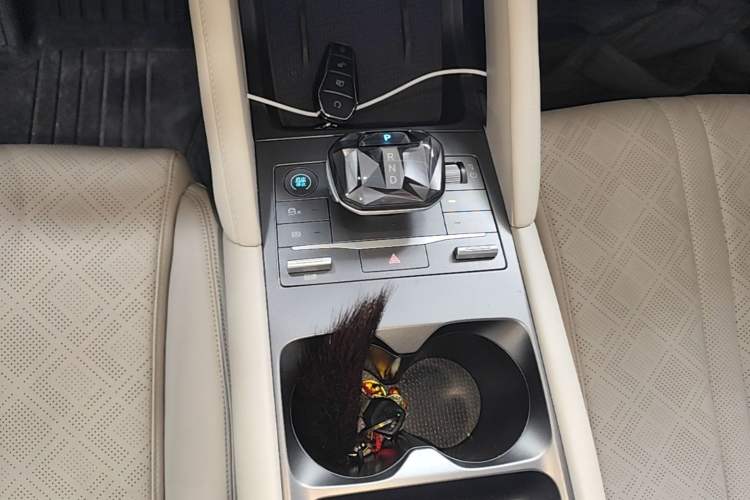 Used BYD Yuan UP 2024 401KM Leading Edition Gear Lever