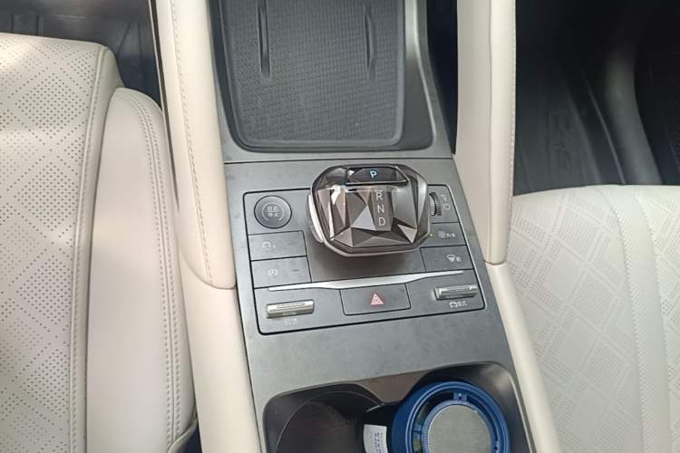 Used BYD Yuan UP 2024 401 km Active Version Gear Lever