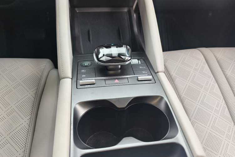 Used BYD Yuan UP 2024 401KM Leading Edition Gear Lever