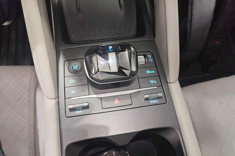 Used BYD Yuan UP 2024 301KM Leading Edition Gear Lever