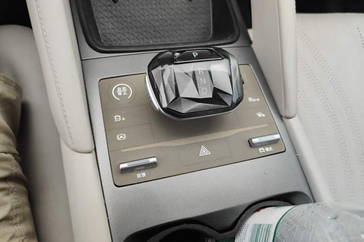 Used BYD Yuan UP 2024 401KM Leading Edition Gear Lever