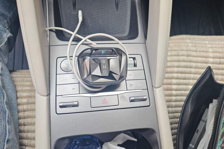 Used BYD Yuan UP 2024 301KM Leading Edition Gear Lever