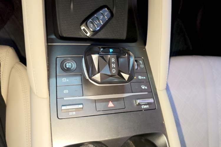 Used BYD Yuan UP 2024 301KM Leading Edition Gear Lever