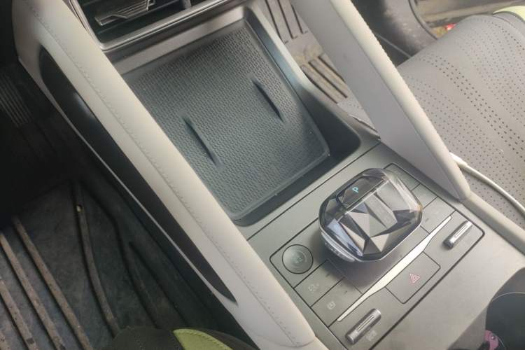 Used BYD Yuan UP 2024 401 km Active Version Gear Lever