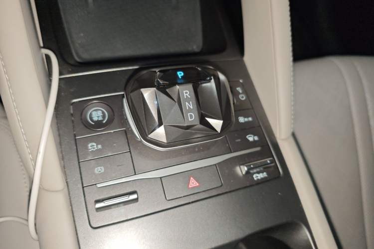 Used BYD Yuan UP 2024 401KM Leading Edition Gear Lever