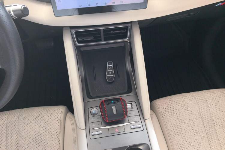Used BYD Yuan UP 2024 401 km Active Version Gear Lever