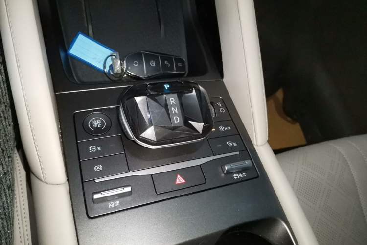 Used BYD Yuan UP 2024 401 km Active Version Gear Lever