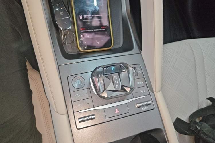 Used BYD Yuan UP 2024 401KM Leading Edition Gear Lever