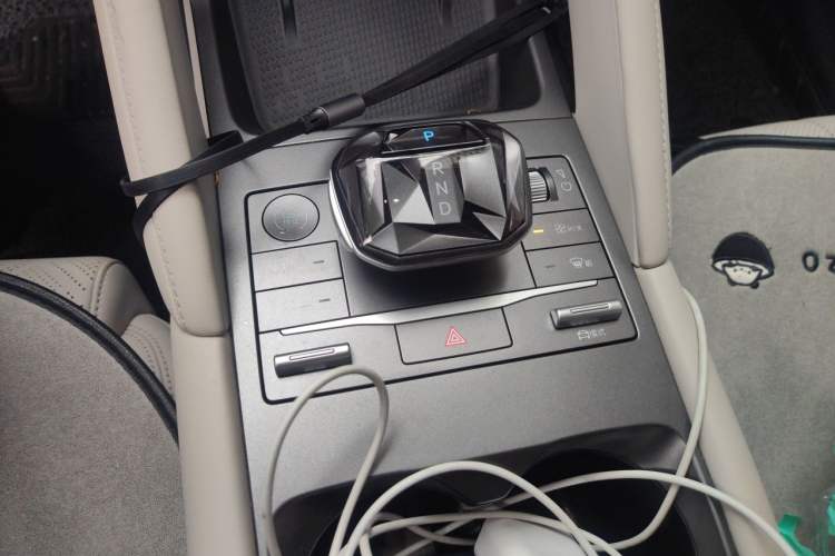 Used BYD Yuan UP 2024 401 km Active Version Gear Lever