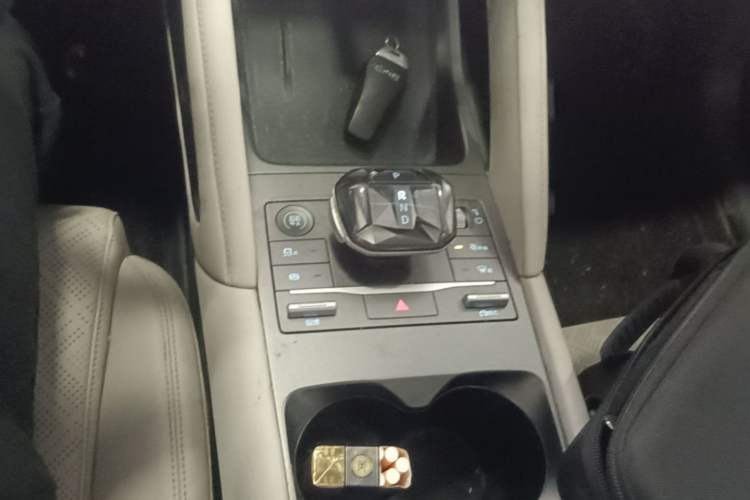 Used BYD Yuan UP 2024 401KM Leading Edition Gear Lever