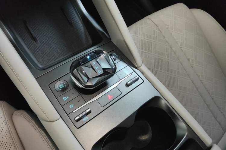 Used BYD Yuan UP 2024 401KM Leading Edition Gear Lever